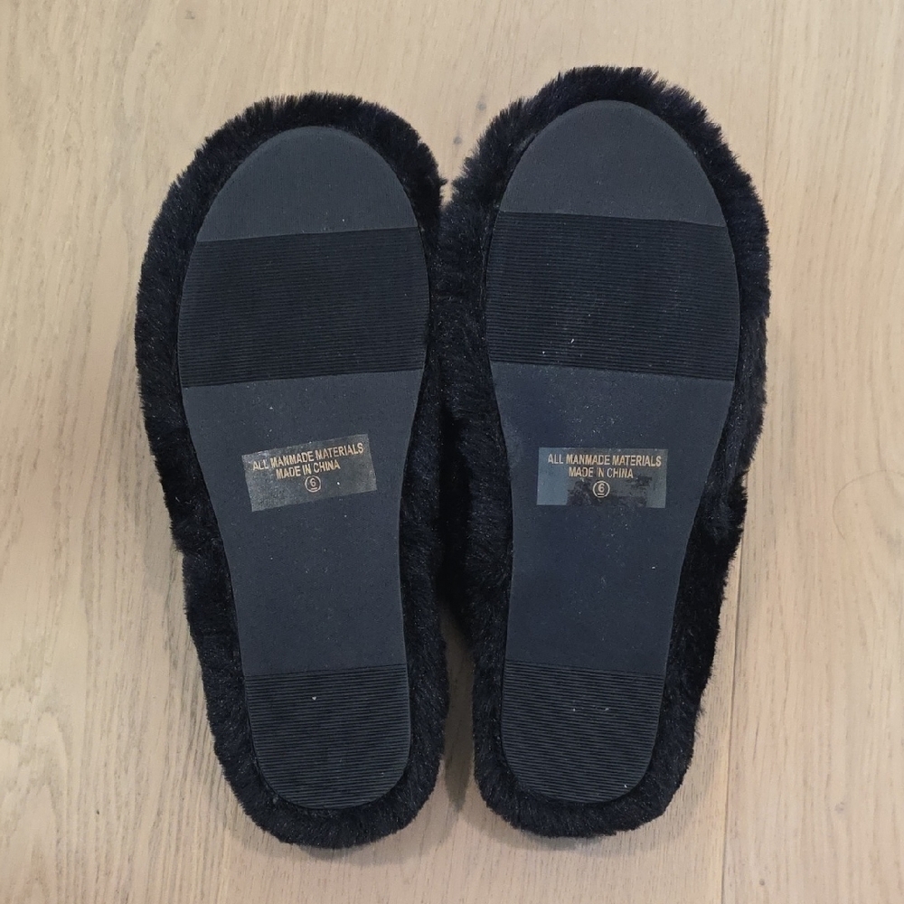 TOP Moda Plush Black Slippers - Picture 4 of 12